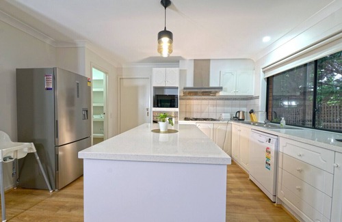 Mill Park Casa | 3 Cananga Ct Mill Park 6-BRM Spacious double story House