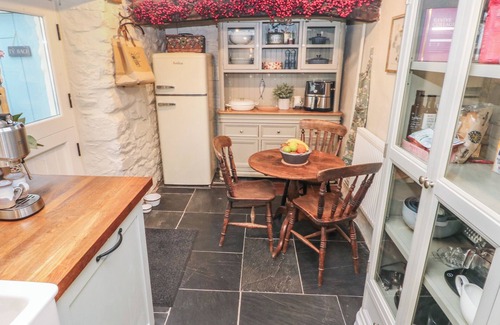 Newport Cabaña | MILLFIELD, family friendly, with open fire in Newport, Pembrokeshire