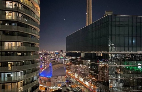 Central Waterfront Condominio | Million Dollar Views | Waterfront + Free Parking