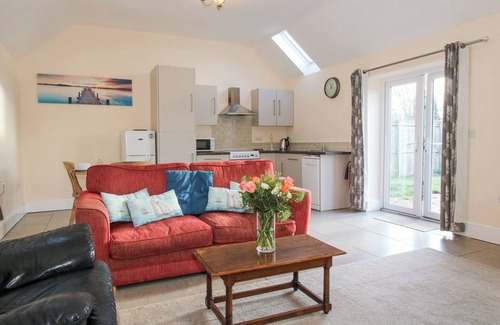 Stoney Stretton Cabaña | MILLSTONE COTTAGES - MIDDLE COTTAGE, pet friendly in Westbury