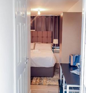 Cradley Casa | Mimi's Private Compact and Cozy Ensuite