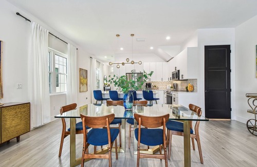 SoHo Casa | Min Dwntn XXL Private Rooftop Outdoor TVs Kingbed