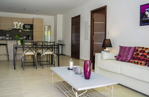 Sainte-Maxime Cabaña | Mini-villa of 52 m² for 2-4 people with pool and spa, close to the beach