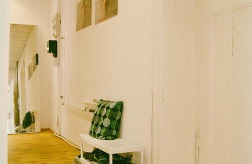 Friedenau Casa | Minimal Room in a Family home