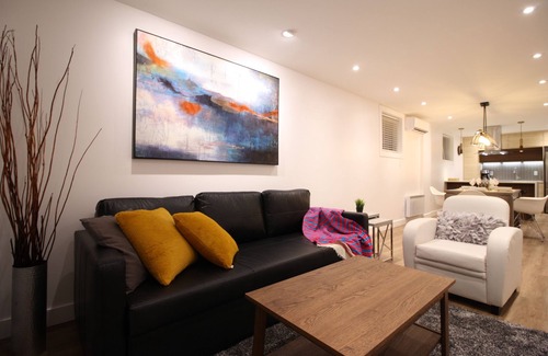 Rosemont-La Petite-Patrie Apartamento | Minimalist-Contemporary 2-bedroom Rosemont.