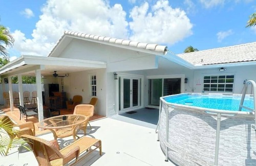 Richmond West Casa | Minimalist home in the heart of Miami