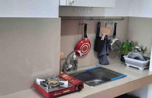 Tangerang Apartamento | Minimalist room at The Nest Apartment by Popobella Near Puri Indah West Jakarta