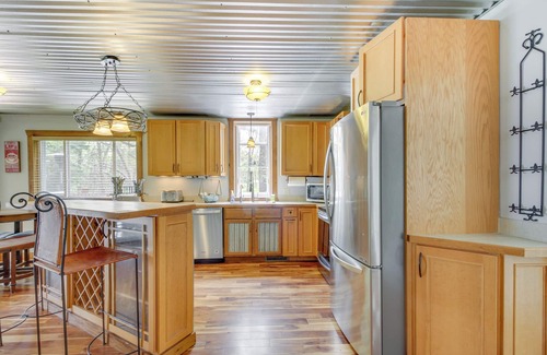 Ossipee Cabaña | Minnesota Cabin w/ Deck & Private Beach