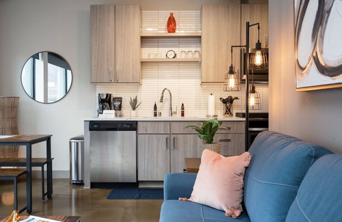 Warehouse District Apartamento | MINNeSTAY* Sable 305 North Loop | Modern | Fun