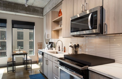 Warehouse District Apartamento | MINNeSTAY* Sable 305 North Loop | Modern | Fun