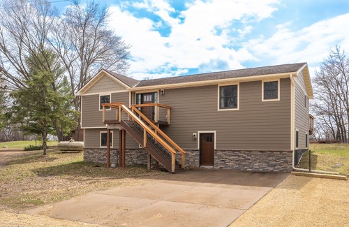 Somerset Casa | MINNeSTAY* Somerset River Retreat | Near Bob Dylan Concert Venue