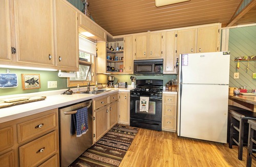 Minocqua Casa | Minocqua Chain! Walk to the Bearskin Trail! Come check out the fall colors!
