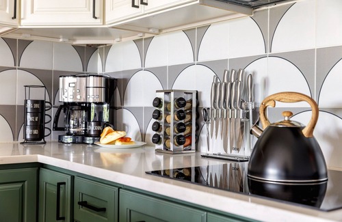 Melrose Condominio | Funky Studio con piscina para el verano ❤️ Mins to Downtown Nashville