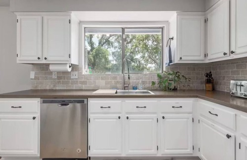 Apache Shores Casa | Mins from Lake Austin: 2 story, fully equipped 4bd house with creek & fire pit.