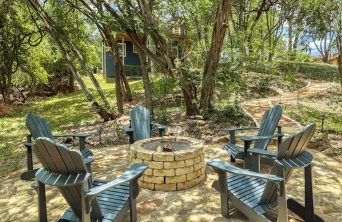 Apache Shores Casa | Mins from Lake Austin: 2 story, fully equipped 4bd house with creek & fire pit.