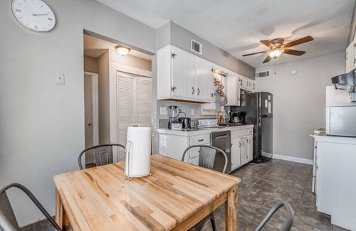 Ellendale Casa | Mins from Parks, Hiking, & Dining- Brick Bungalow