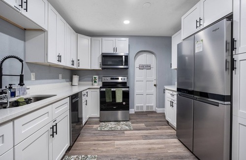 Clearwater Casa | Mins to Beach + Pool Game Room + Sleeps 10