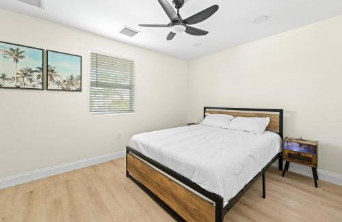 Briny Breezes Casa | Mins to Beach Recently remodeled Putting Green