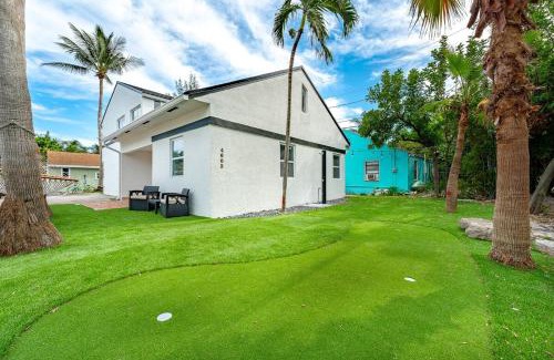 Briny Breezes Casa | Mins to Beach Recently remodeled Putting Green