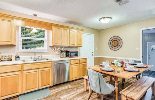 Pensacola Heights Casa | Mins to Beach & Shopping! Brilliant in Bellview