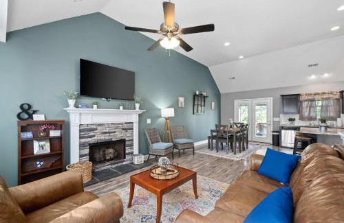 Clarksville Casa | Mins to Downtown & Ft Campbell - Lux at Lancelot