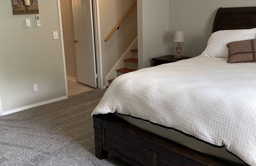 Cheney Casa | Totalmente renovado dentro y fuera de minutos de EWU y distancia en coche de Silverwood.