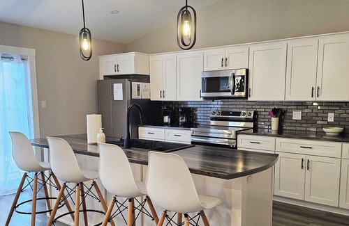 Stratford Casa | Minutes to Charlottetown - Three Bedroom, King Beds, Family friendly.