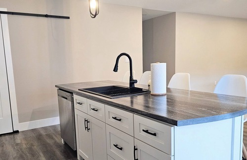 Stratford Casa | Minutes to Charlottetown - Three Bedroom, King Beds, Family friendly.