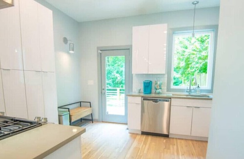 East Price Hill Casa | Minutes To Downtown Modern 3 Bedroom Home