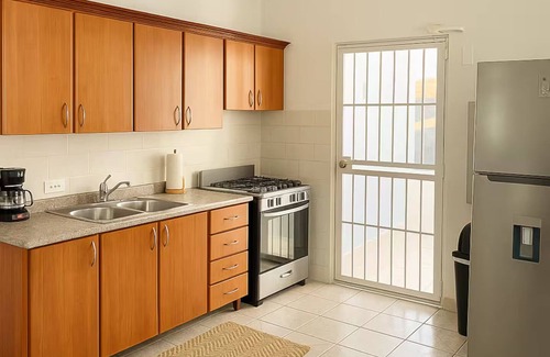 Capaez Casa | Minutes to EVERYTHING! Gated home! AC in all rooms!