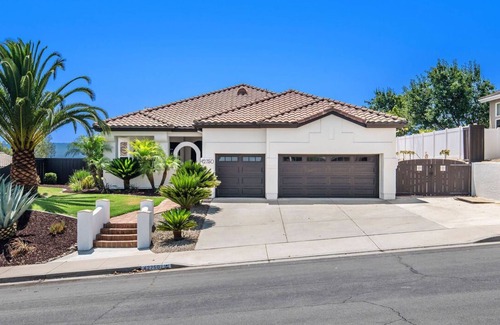 Murrieta Casa | Minutes to Temecula Wineries, 4Bed/Pool/Spa/Views! Refreshed Spanish Hacienda