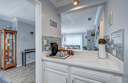 Sheffield Park Casa | Charming 2-Bedroom Near Uptown, Walk to Dining & Transit, Long Stay Discount