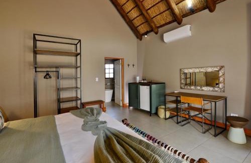 Kareeberg Hotel | Mira Luxe Collective Royal Morubisi River Lodge