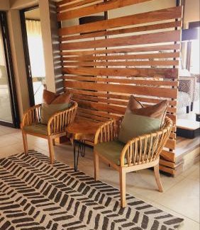 Kareeberg Hotel | Mira Luxe Collective Royal Morubisi River Lodge