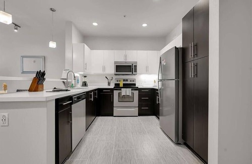 Mira Mesa Apartamento | Mira Mesa Square 1 BR | pool | gym