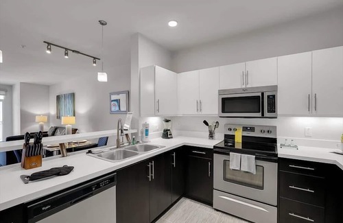 Mira Mesa Apartamento | Mira Mesa Square 1 BR | pool | gym