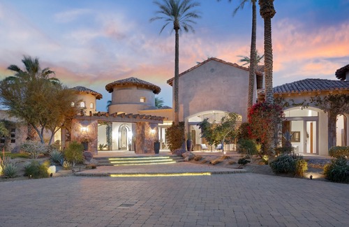 Coachella Cabaña | Mirabella by Avantstay Private Lake + Kayaks & Paddle Boating!