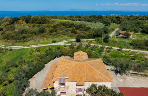 Vasilikos Apartamento | Mirabilia Loft - Amazing Views and Steps from Banana Beach