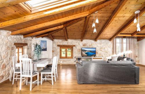 Vasilikos Apartamento | Mirabilia Loft - Amazing Views and Steps from Banana Beach
