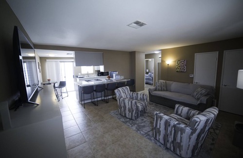 Desert Hot Springs Villa | Miracle Hill Hot Mineral Water Spa & Pool 2