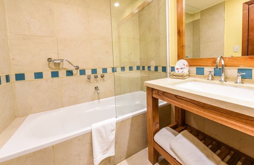 Macrozona Bahía Redonda y Primeros Faldeos Hotel | Mirador del Lago Hotel