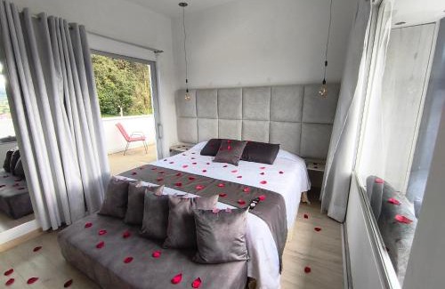 La Calera Cama Y Desayuno | Mirador samsara Penthouse !Jacuzzi al aire libre!