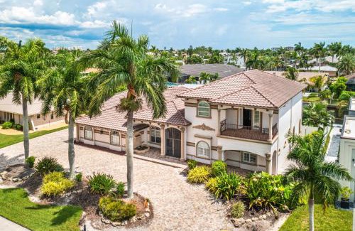 Yacht Club Casa | Miramar Mansion - Spacious 5BD 5BA w Pool & Canal
