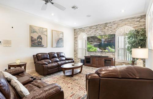 Yacht Club Casa | Miramar Mansion - Spacious 5BD 5BA w Pool & Canal