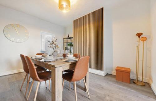 Bootle Apartamento | Miranda House - Air Host & Stay - Sleeps 7