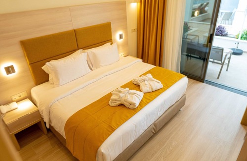 Polichrono Hotel | Mirror Hotel