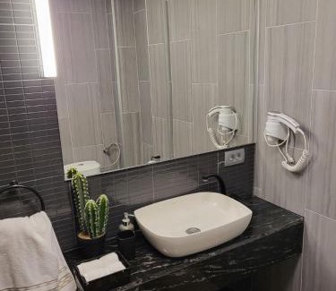 Podmaine Cama Y Desayuno | Misisuone Apartments Budva