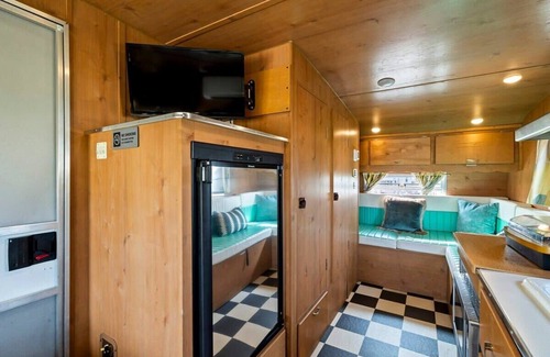 Willow City Casa | Miss Mary Longbottom - Glamping, Pool & Fireplace