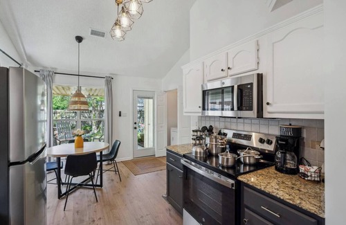 Southaven Casa | Miss Zen - Garden Bungalow/Fenced Yard - King Beds - 5 min to Landers Center