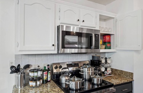 Southaven Casa | Miss Zen - Garden Bungalow/Fenced Yard - King Beds - 5 min to Landers Center